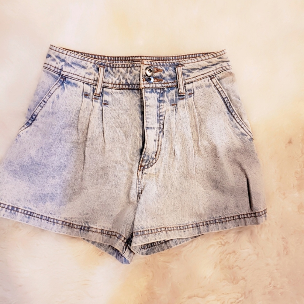 Denim pleated Mom shorts